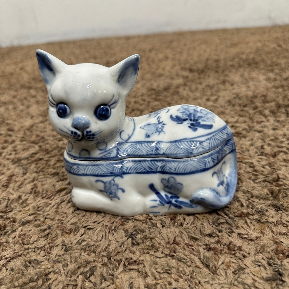 Vintage Blue and White Porcelain Cat Trinket Box Chinoiserie Ceramic Figurine